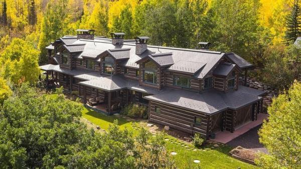 The Most Ridiculously Extravagant Homes You Could Buy With the $1.6B Powerball Jackpot