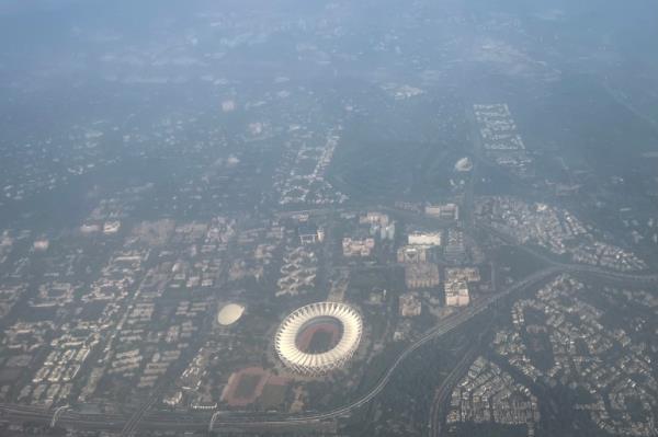 An aerial view of residential buildings shrouded in smog in New Delhi, India, November 7, 2022.