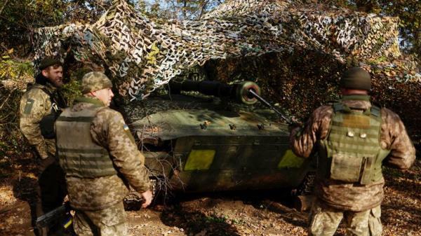 Ukrainian servicemen stand next to a self-propelled howitzer, amid Russia's attack on Ukraine, on a frontline in Mykolaiv region, Ukraine November 2, 2022. REUTERS/Valentyn Ogirenko