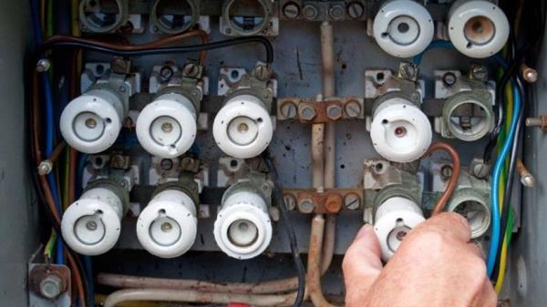 What Is Knob and Tube Wiring, and Is It Hiding in Your Home?