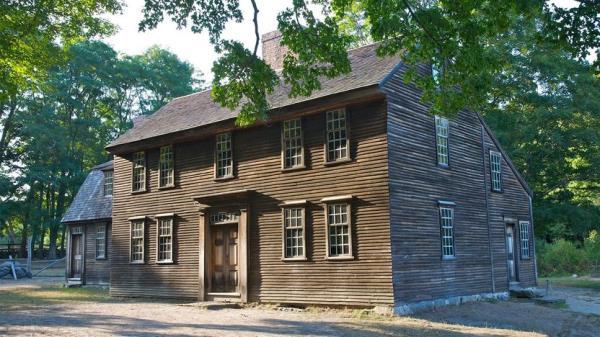 What Is a Saltbox House? A Colonial Style That Modern Buyers Love