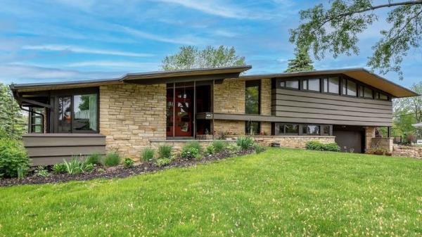 Award-Winning Wisconsin Architect��s Midcentury Dazzler Available for $1.2M