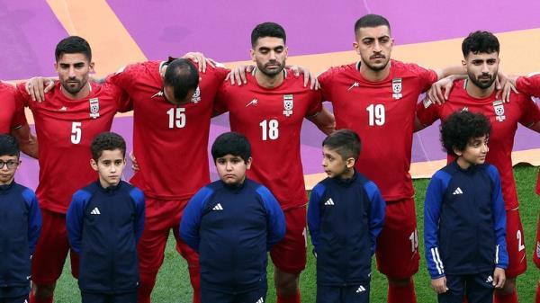 Soccer Football - FIFA World Cup Qatar 2022 - Group B - England v Iran - Khalifa International Stadium, Doha, Qatar - November 21, 2022 Iran's Ali Karimi, Milad Mohammadi and Majid Hosseini line up during the national anthems before the match REUTERS/Marko Djurica TPX IMAGES OF THE DAY