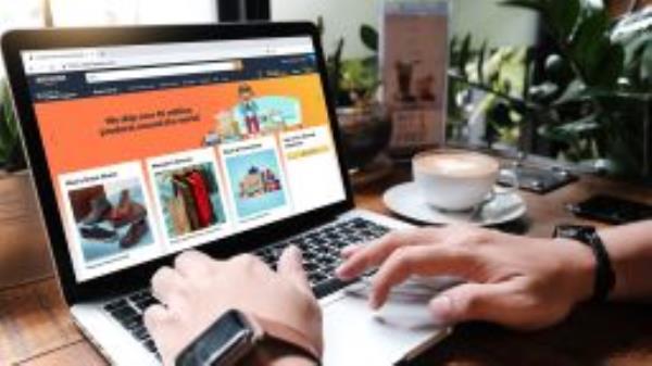 Amazon online shopping STOCK