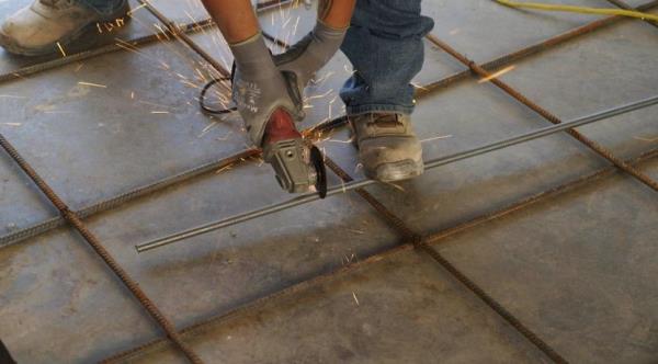 Reinforcing the garage floors with rebar