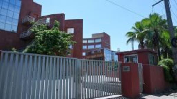 A general view of the Twitter India's office at Crescent building is pictured in New Delhi on May 25, 2021, as police served a notice at Twitter's offices over flagged governments tweets as 'manipulated media' a day before. (Photo by Prakash SINGH / AFP) (Photo by PRAKASH SINGH/AFP via Getty Images)