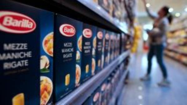 Packs of Barilla pasta are seen in a supermarket in Rome September 27, 2013. Guido Barilla, chairman of the world's leading pasta manufacturer, prompted calls for a consumer boycott on Thursday after telling Italian radio his company would never use a gay family in its advertising. 