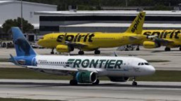 FORT LAUDERDALE, FLORIDA - MAY 16: A Frontier Airlines plane near a Spirit Airlines plane at the Fort Lauderdale-Hollywood International Airport on May 16, 2022 in Fort Lauderdale, Florida. JetBlue announced it is taking a hostile position in its effort to acquire Spirit Airlines. Spirit previously rejected a takeover offer from JetBlue, favoring an earlier deal to merge with Frontier airlines. (Photo by Joe Raedle/Getty Images)