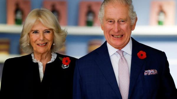 Britain's King Charles and Queen Camilla pose for a picture at the Victoria and Albert Museum (V&A) in London, Britain November 3, 2022. REUTERS/John Sibley