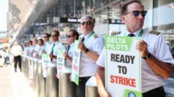 LOS ANGELES, CALIFORNIA - JUNE 30: Delta Air Lines pilots picket at Los Angeles International Airport (LAX) during a protest over the union contract, which was held at airports across the country, on June 30, 2022 in Los Angeles, California. The pilots held informational pickets over stalled contract talks ahead of the busy July 4th travel weekend. (Photo by Mario Tama/Getty Images)