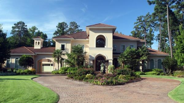 What Is a Mediterranean House? A Vacation Vibe Right at Home