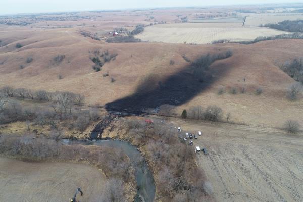 Investigators, cleanup crews begin scouring oil pipeline spill in Kansas