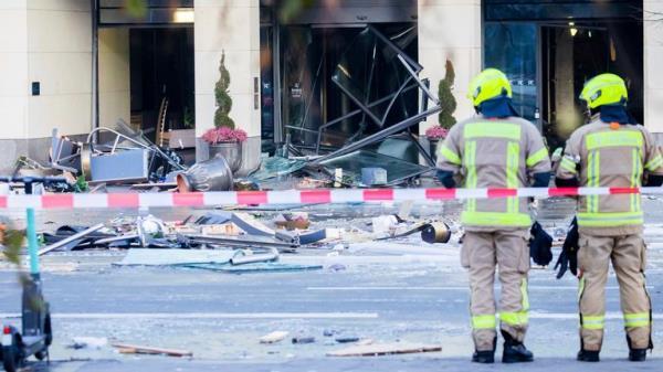 16 December 2022, Berlin: Debris lies on Karl-Liebknecht-Stra'e in front of a hotel. In the hotel, a huge aquarium had sprung a leak. Water poured out onto the street. 
PIC:AP