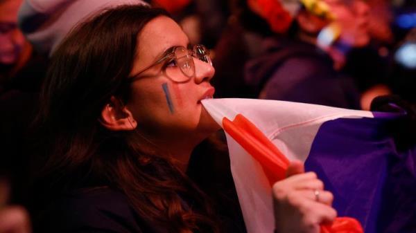 Soccer Football - FIFA World Cup Final Qatar 2022 - Fans in Paris watch Argentina v France - Paris, France - December 18, 2022 A France fan reacts as they watch the final REUTERS/Sarah Meyssonnier

