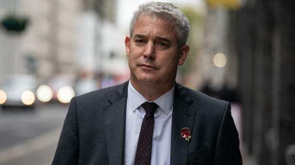Health Secretary Steve Barclay in Westminster, London, ahead of his meeting with Pat Cullen, the head of the Royal College of Nurses (RCN), as he tries to avert strike action. Nurses have voted to strike in the majority of NHS employers in a row over pay, the first UK-wide strike action in its 106-year history. Picture date: Thursday November 10, 2022.