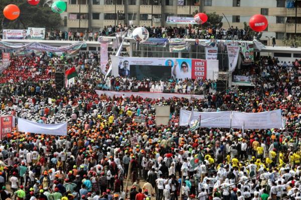 Supporters of Bangladesh Nationalist Party, headed by former Prime Minister Khaleda Zia, hold a rally in Dhaka