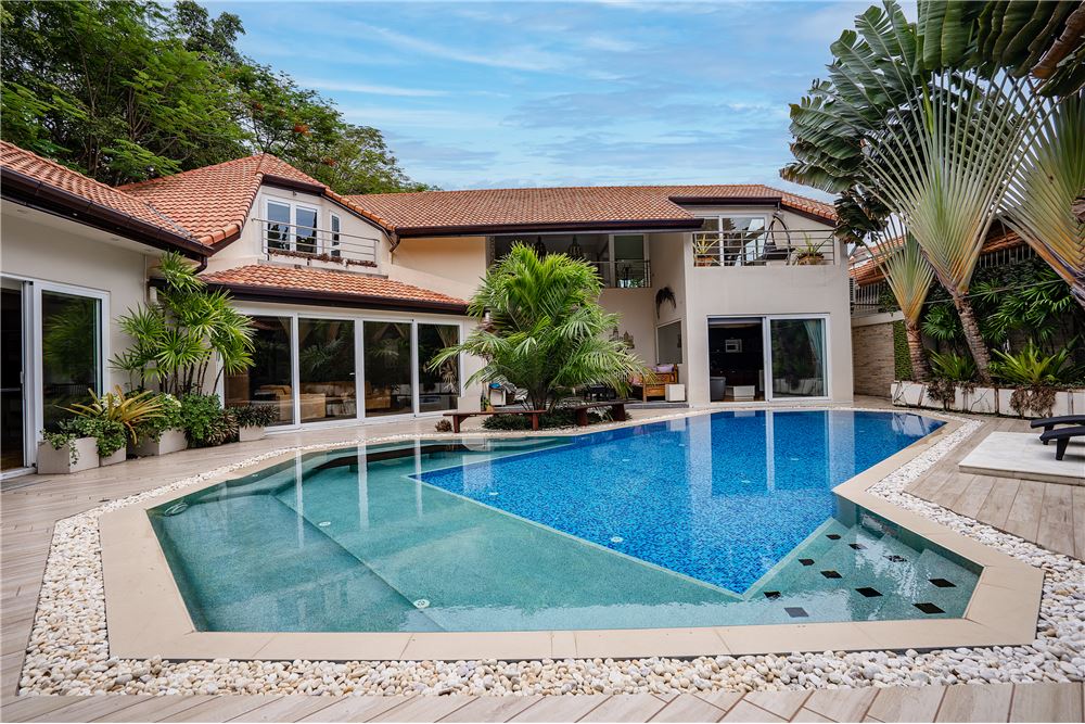 泰国芭提雅瑰丽住宅泳池别墅区600平方米3卧4卫出售
