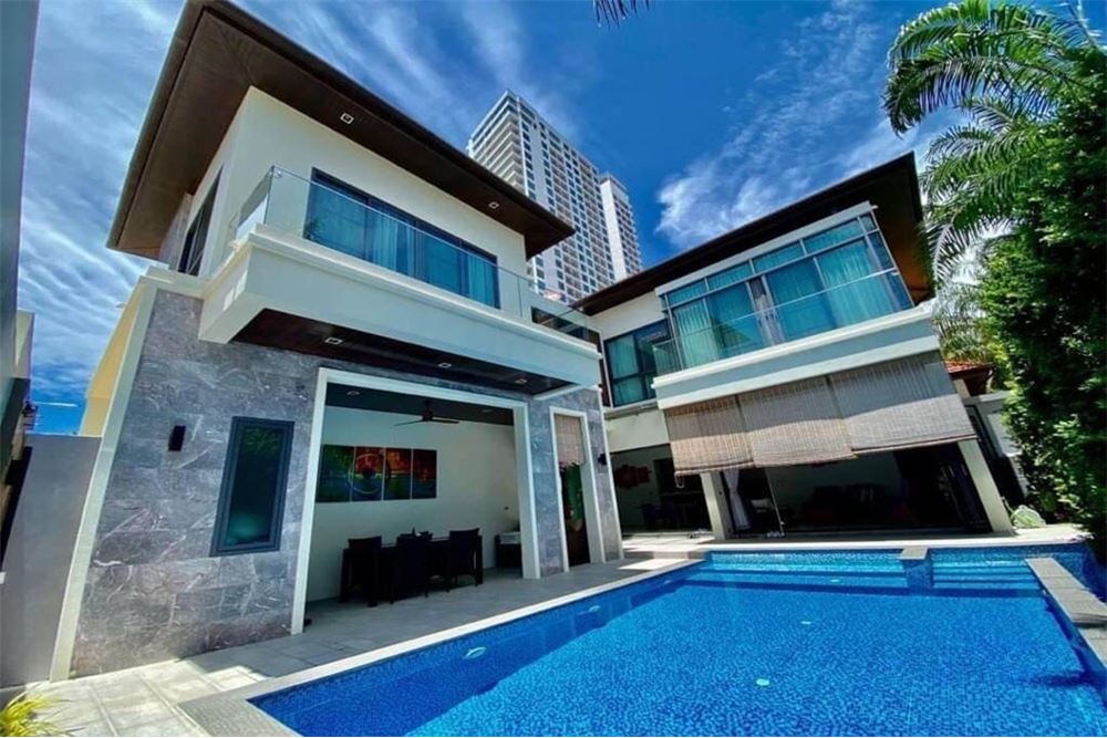 泰国芭提雅瑰丽住宅泳池别墅区260平方米4卧4卫出售