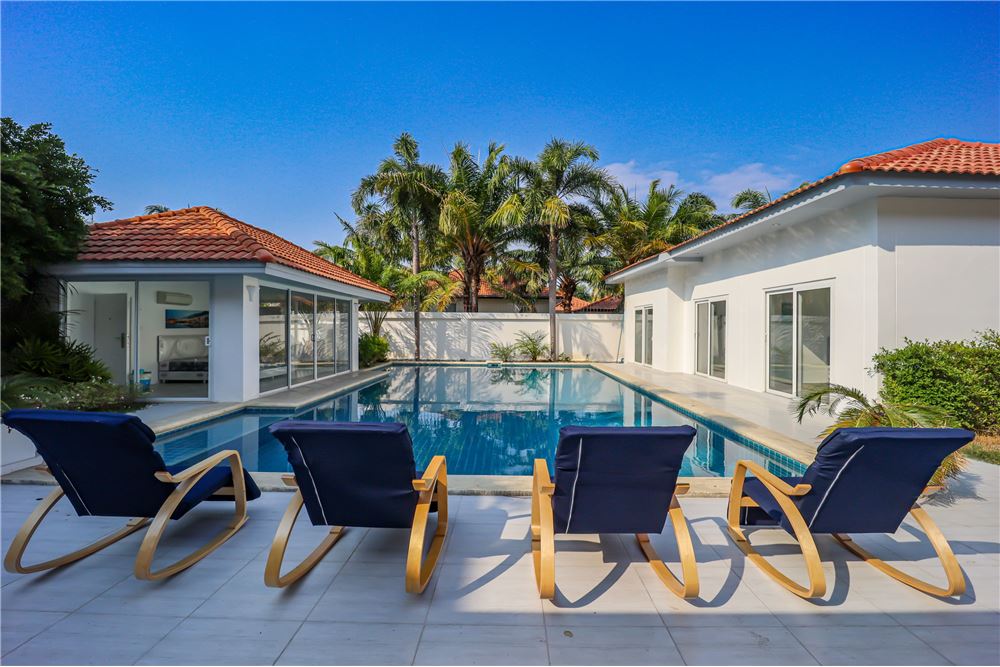 泰国芭提雅瑰丽住宅泳池别墅区760平方米12卧10卫出售
