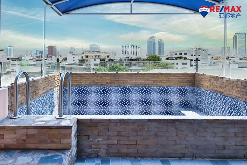 曼谷四层店铺及套房带私家屋顶泳池