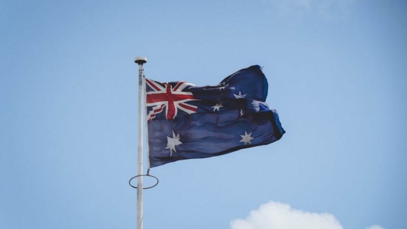 australia-flag-waving-1068x602