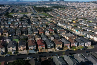 ������˰�ķ������󾭼����÷�˰�յ���ļƻ������谭